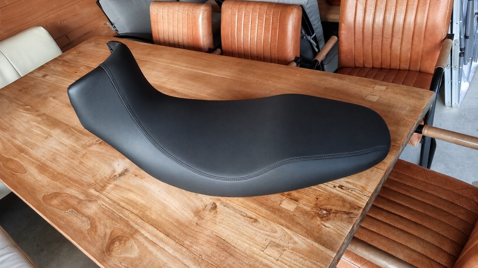 Triumph Low Seat - Laag Zadel (P/N: A9700120), Motoren, Onderdelen | Overige, Ophalen of Verzenden