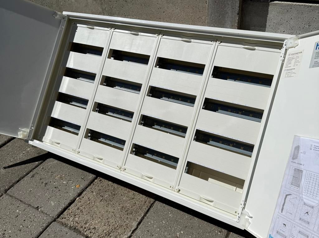 Meterkast Hager stalen verdeler 192 modules Leeg, Doe-het-zelf en Verbouw, Elektra en Kabels, Ophalen, Zo goed als nieuw, Overige typen
