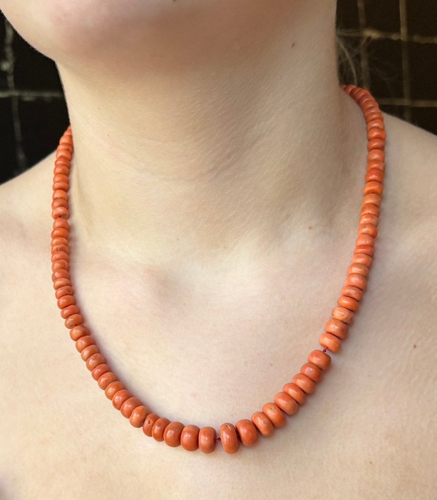 Bloedkoraal kaasjes zeer fraaie ketting 14k slot goud antiek, Ophalen of Verzenden, Goud, Ketting, Met edelsteen