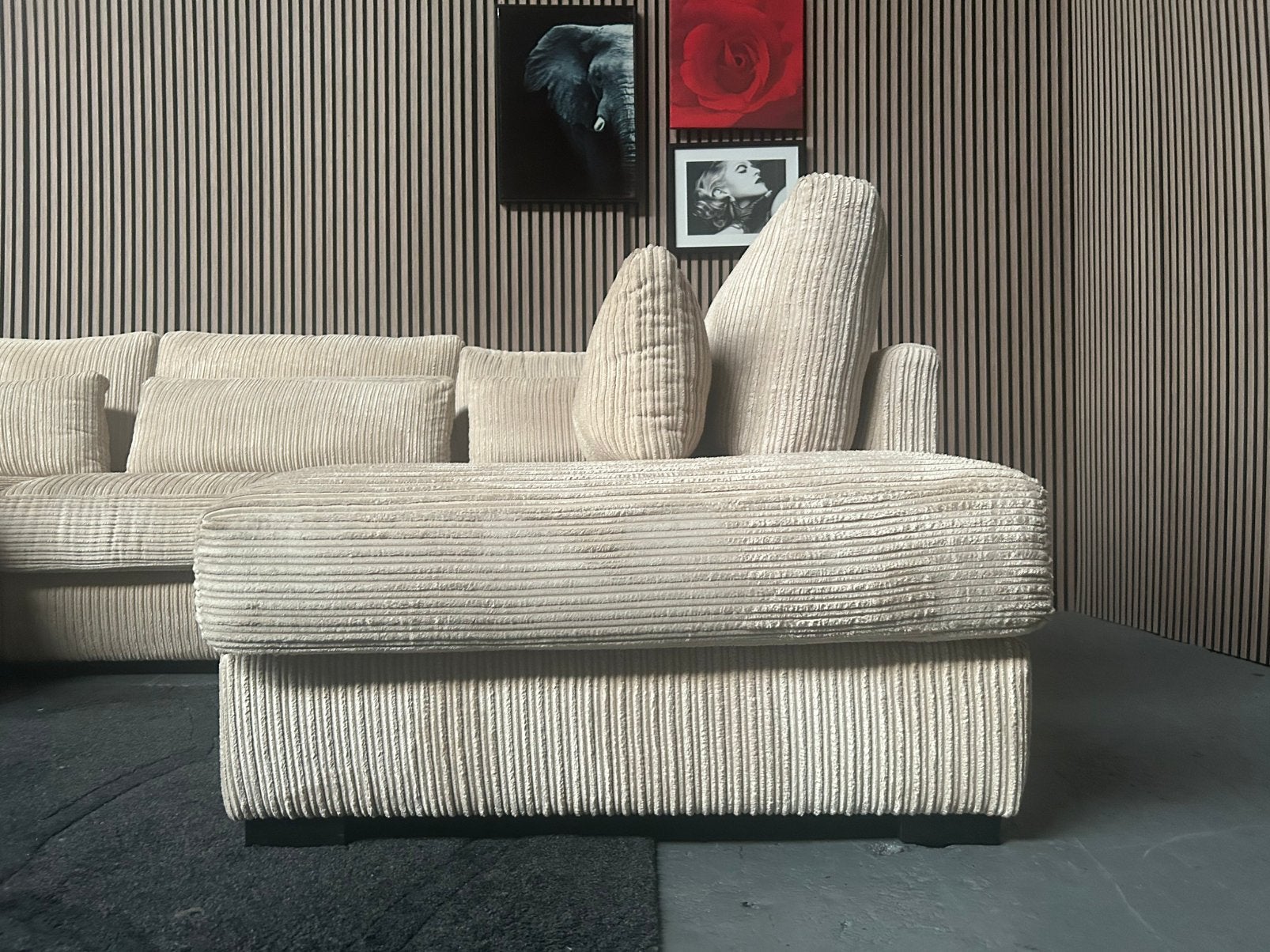 GRATIS LEVERING Ribstof U-Bank Beige 300X235 GEREINIGD, Hoekbank, 300 cm of meer, Beige ribstof u bank, Ophalen of Verzenden