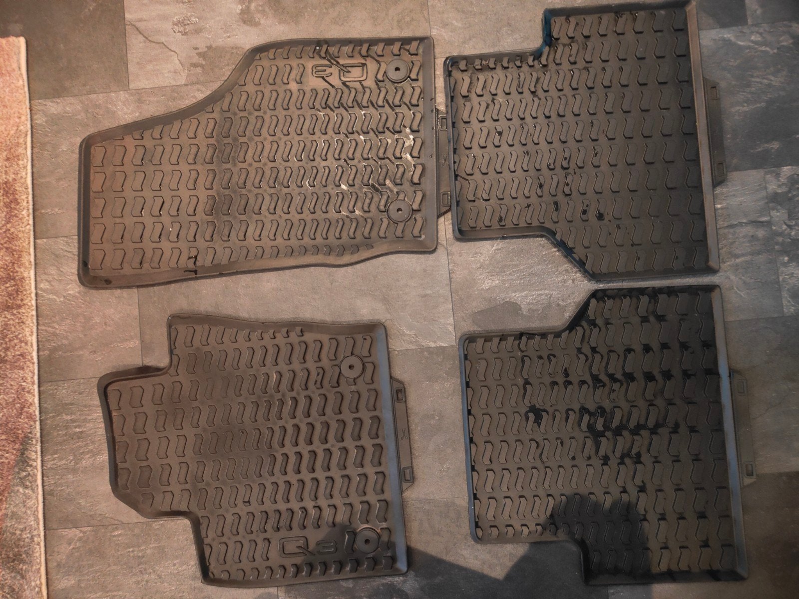 Audi Q3 originele rubber mattenset - nette staat, Ophalen, Gebruikt, Audi