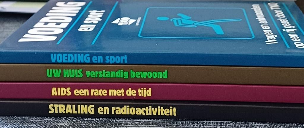 TNO Info-reeks: Vragen en antwoorden over voeding en sport, Ophalen of Verzenden, Gelezen, TNO