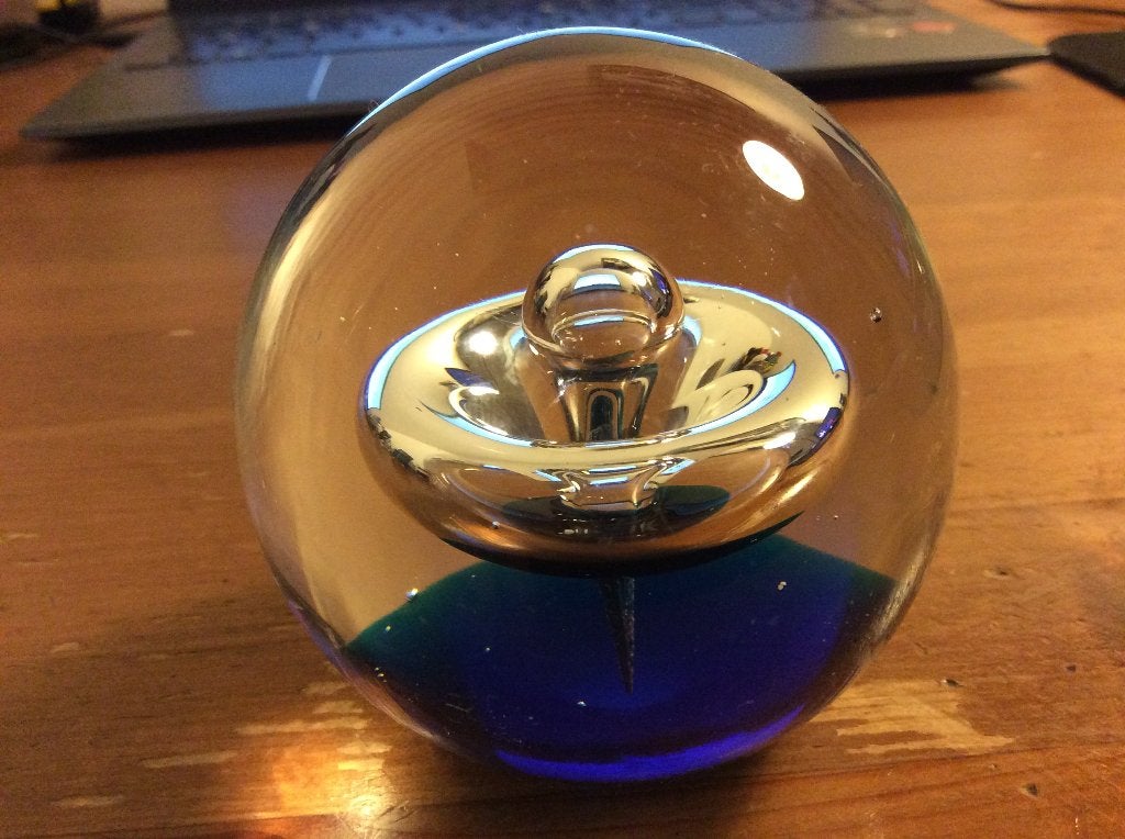 Glazen bol met "splash" opspringende druppel. 7 cm doorsnede, Ophalen of Verzenden, Glas