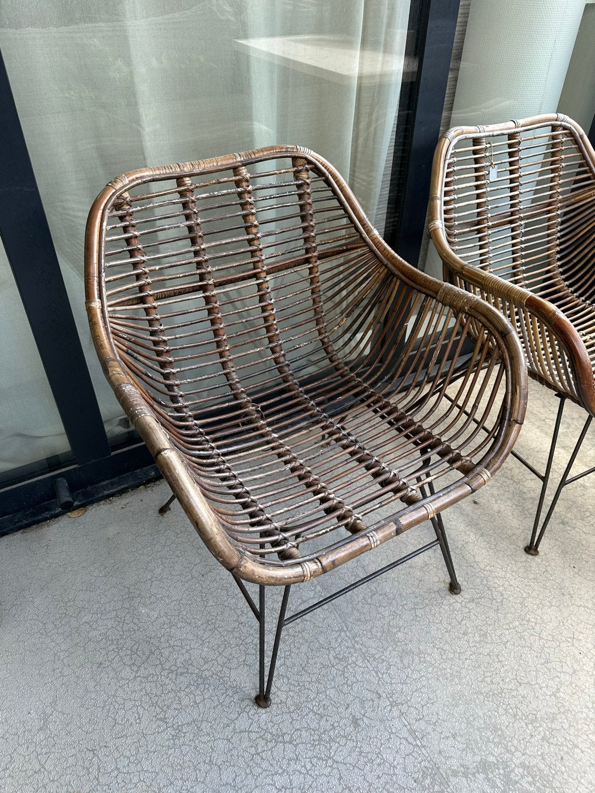Two rattan chairs with metal frames, Ophalen, Gebruikt, Twee, Bruin
