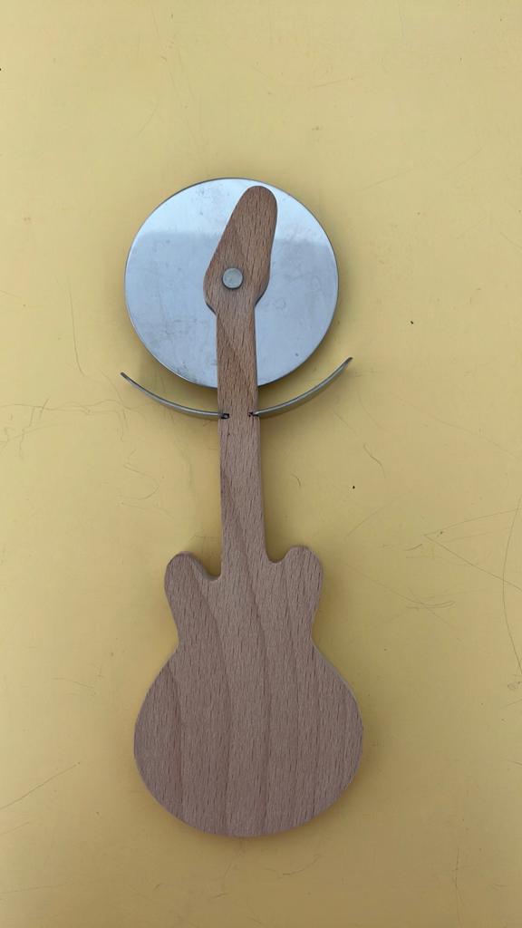 Kikkerland pizzasnijder gitaar, ongebruikt, Overige typen, Hout, Ophalen of Verzenden, Zo goed als nieuw