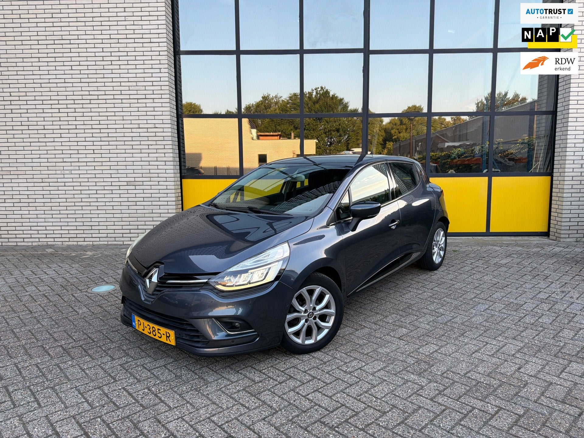 Renault Clio 120PK 4 Cilinder Full Led, Camera, Stoelverwarm, Gebruikt, Leder en Stof, 49 €/maand, Origineel Nederlands