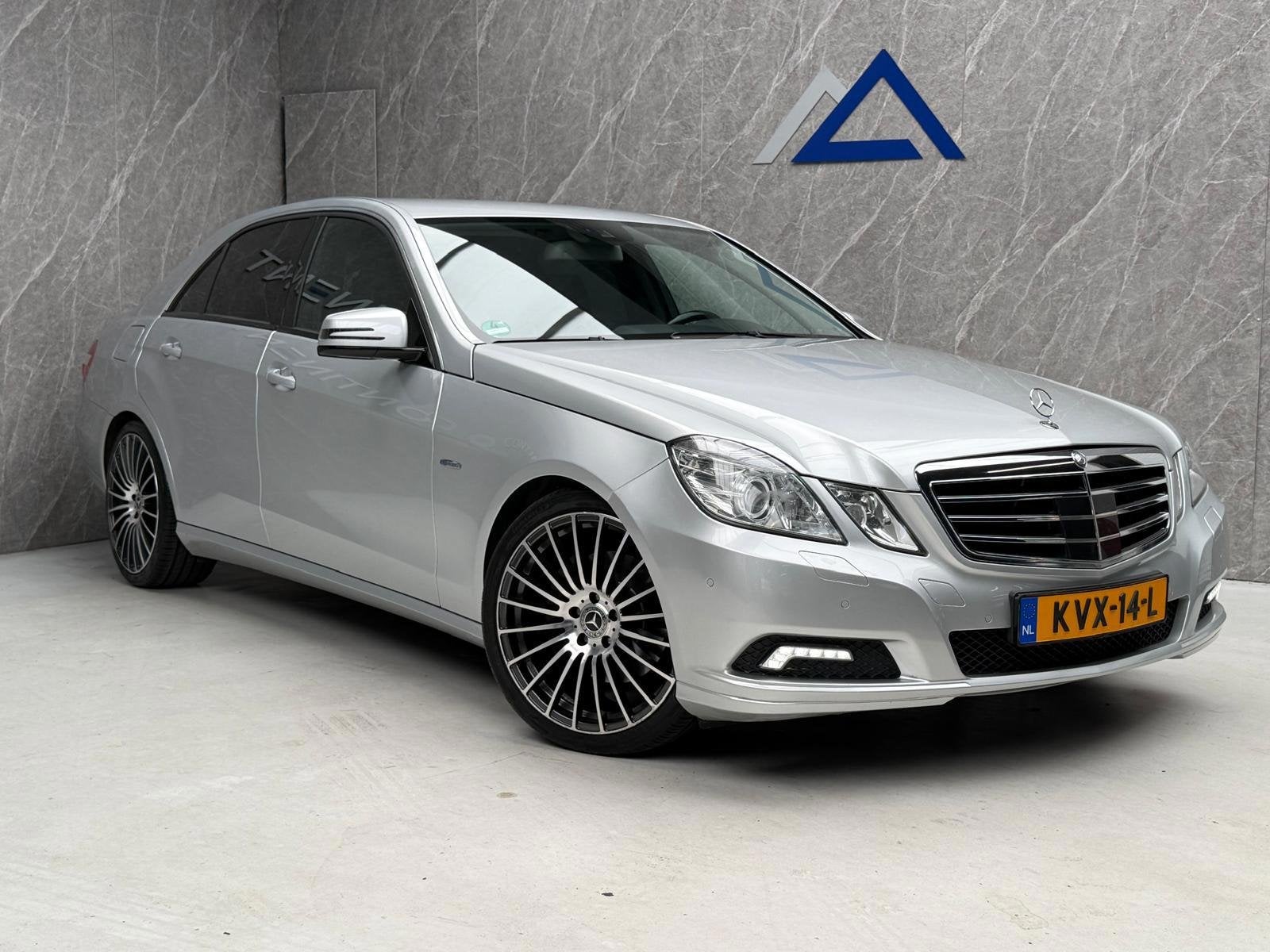 Mercedes-Benz E-klasse 350 CGI 293 PK / Dealer Onderhouden, Auto's, Automaat, Euro 5, Gebruikt, Zwart