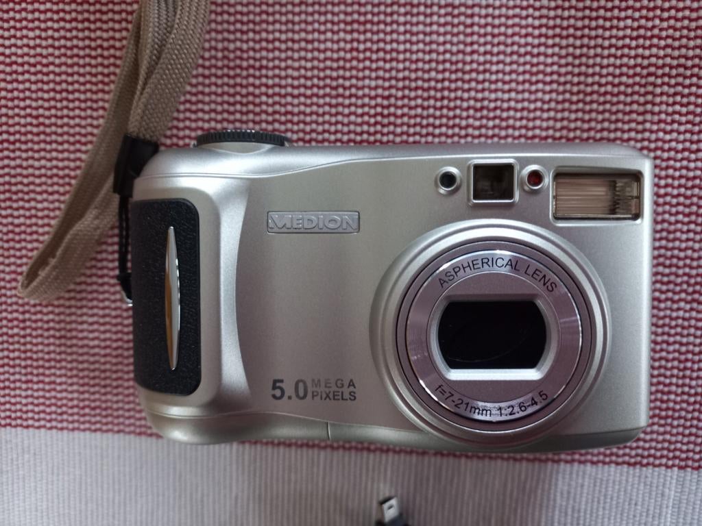 Medion MD2998 digitale camera 5 megapixel + geheugenkaarten, Ophalen of Verzenden, Overige Merken, Geen optische zoom