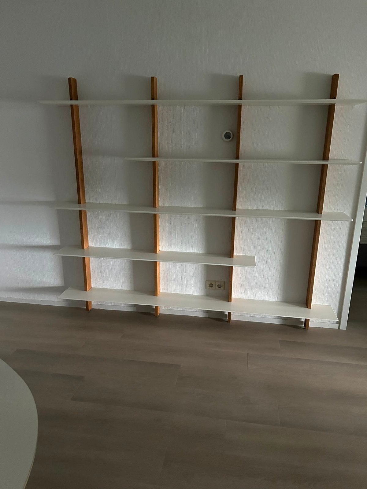 Open wandkast met lange en korte planken, Huis en Inrichting, Kasten | Boekenkasten, Ophalen, Met plank(en), Gebruikt, 200 cm of meer