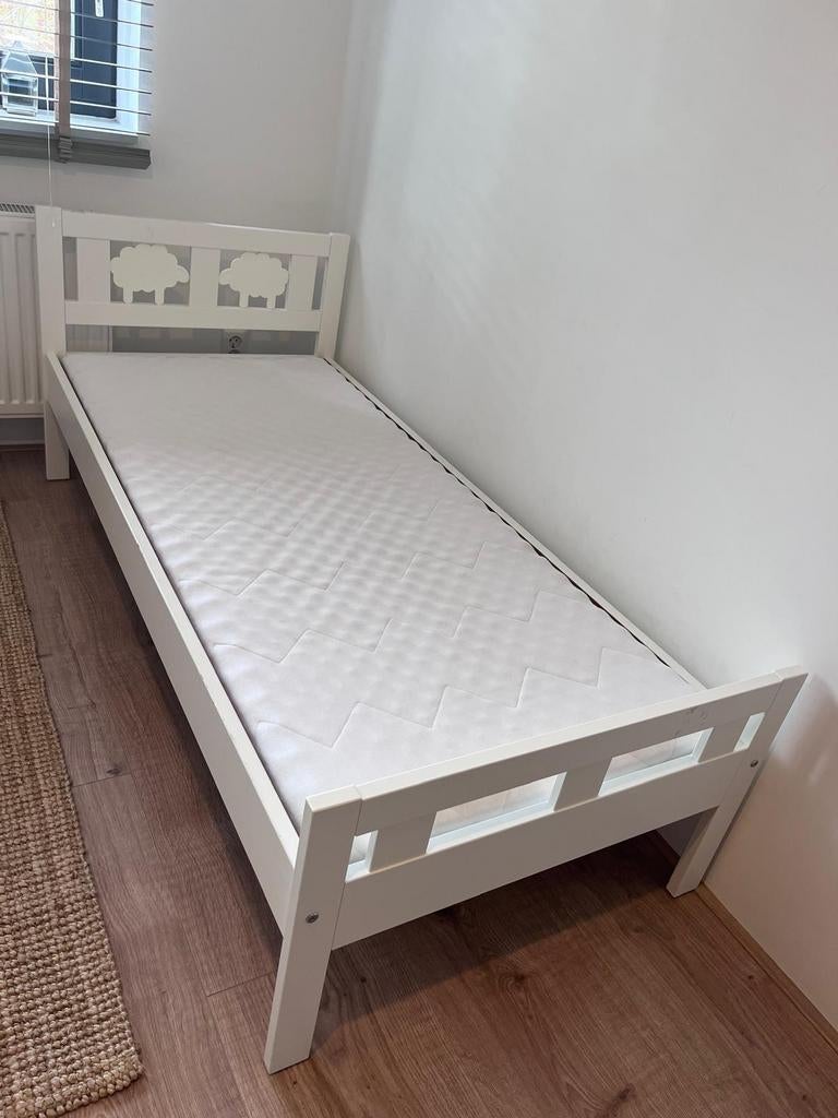 Schoon kinderbed met matras, 70 tot 85 cm, Ophalen of Verzenden, Zo goed als nieuw, Matras
