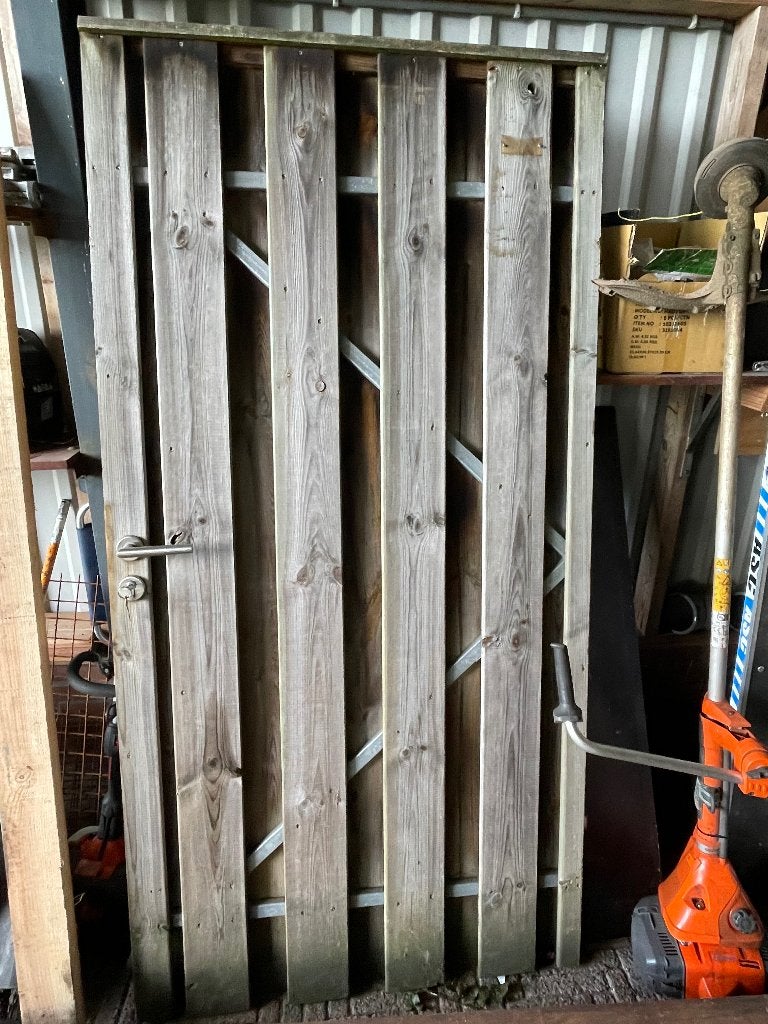 Schutting deur met klink en slot, Tuin en Terras, Ophalen, 1 tot 2 meter, Minder dan 3 meter, Zo goed als nieuw