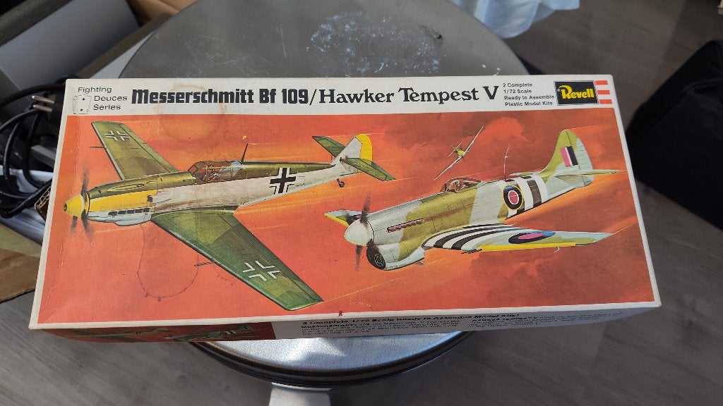 Revell Messerschmitt BF 109 / Hawker Tempes V     1:72, Hobby en Vrije tijd, Modelbouw | Vliegtuigen en Helikopters, Ophalen, Revell