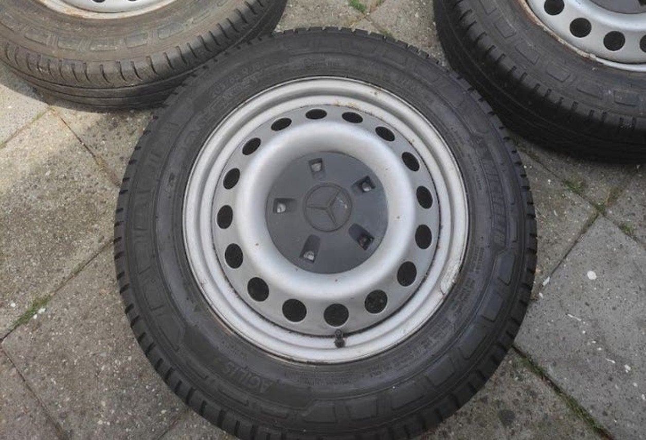 Mercedes-Benz 205/65 R16 C Winterbanden op stalen velg, 16 inch, Banden en Velgen, Bestelwagen, Gebruikt