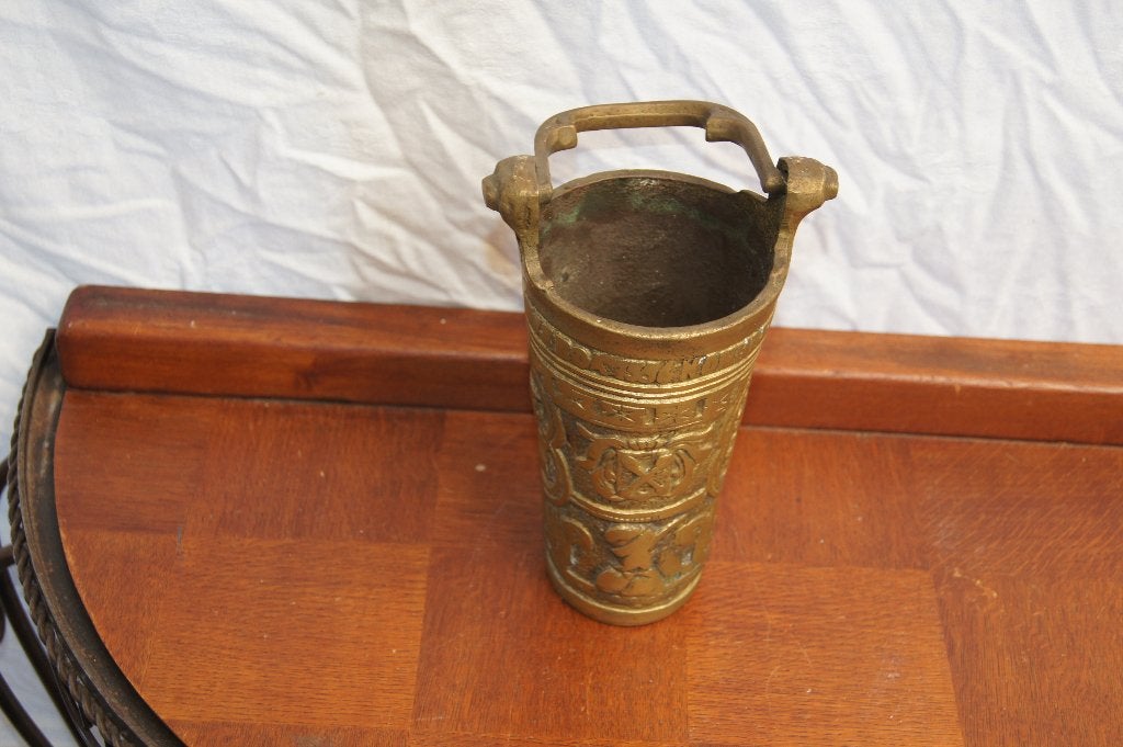 Antieke bronzen beker met reliëfdecoratie, Ophalen of Verzenden
