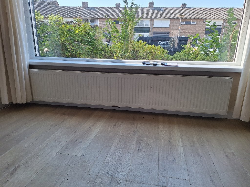Delonghi Radel Kompakt radiator 3717 Watt, Ophalen, 30 tot 80 cm, Gebruikt, Radiator