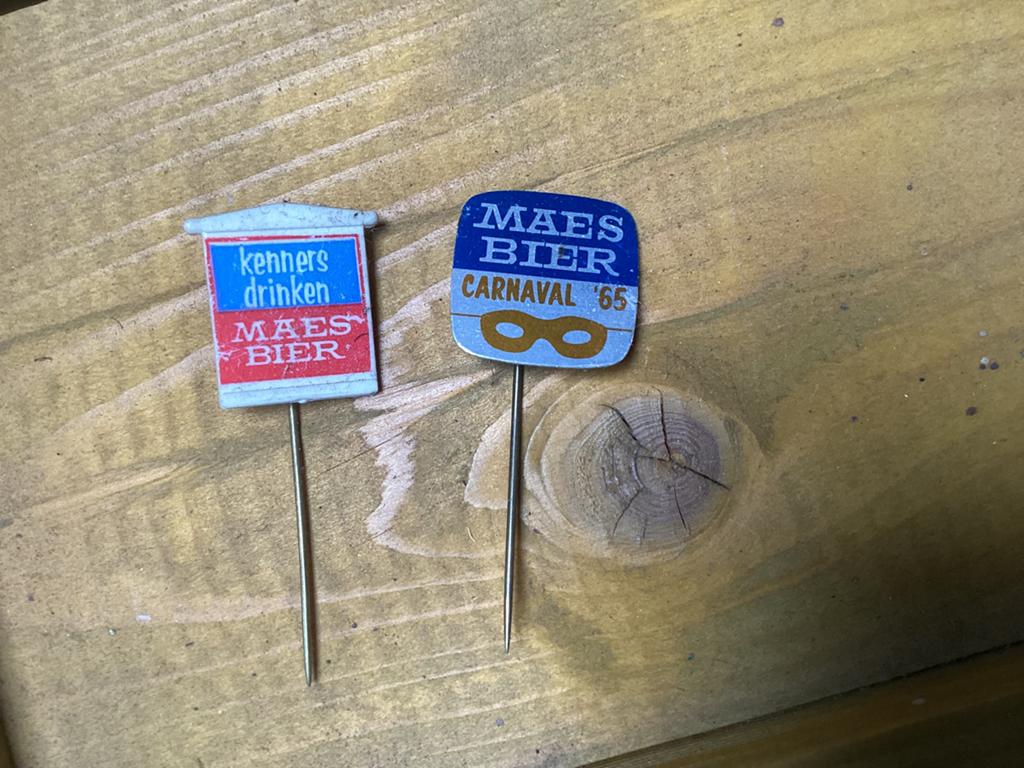2 oude speltjes van maes bier, Verzamelen, Biermerken, Ophalen of Verzenden, Zo goed als nieuw, Overige merken