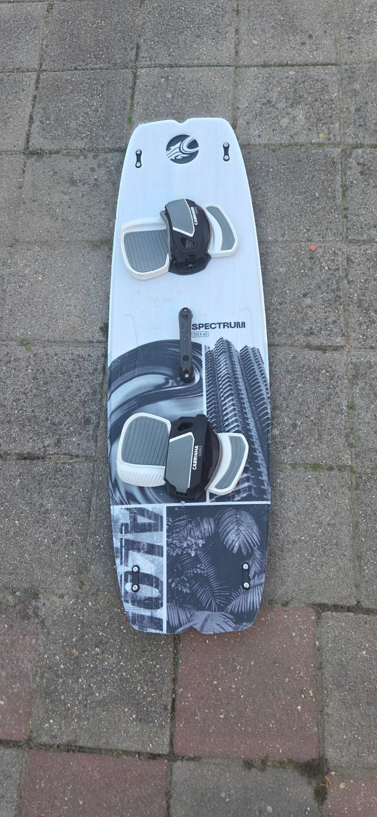 Cabrinha Spectrum kiteboard 133x40 - Goede Staat, Watersport en Boten, Ophalen, Gebruikt, Board