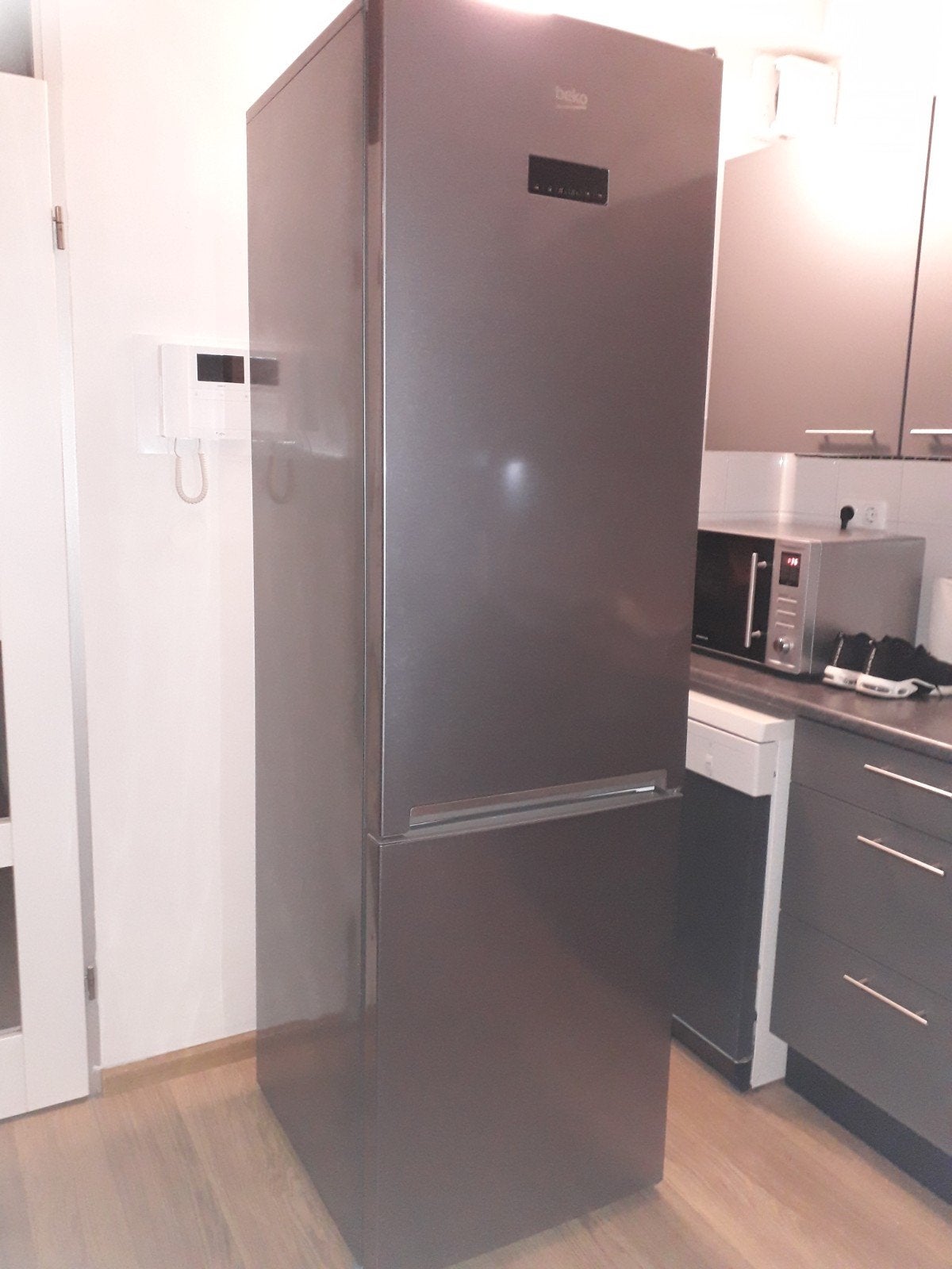 Beko koelkast, vriest goed koeling 12 graden defect !, Ophalen, 200 liter of meer, 60 cm of meer, Met aparte vriezer