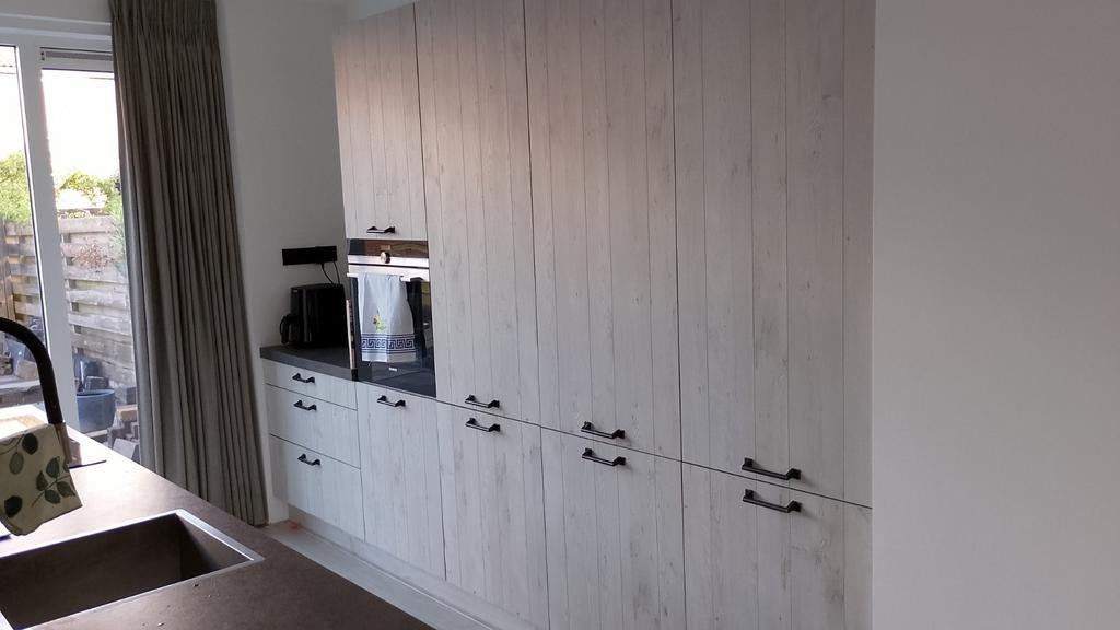 Keuken met kastenwand en kookeiland, Ophalen, Wit