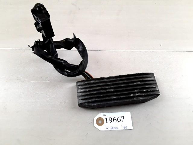 VS700 1985 - 1991 Suzuki Spanningsregelaar D1-36929