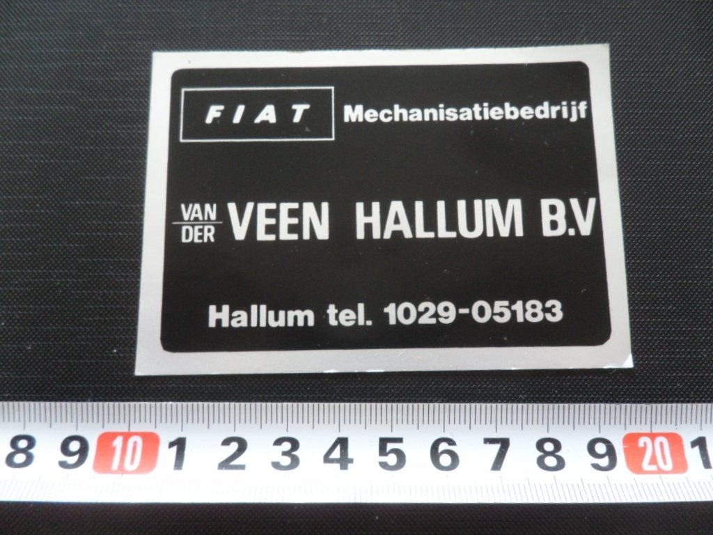 sticker Hallum van der Veen Hallum bv FIAT Mechanisatie, Ophalen, Zo goed als nieuw