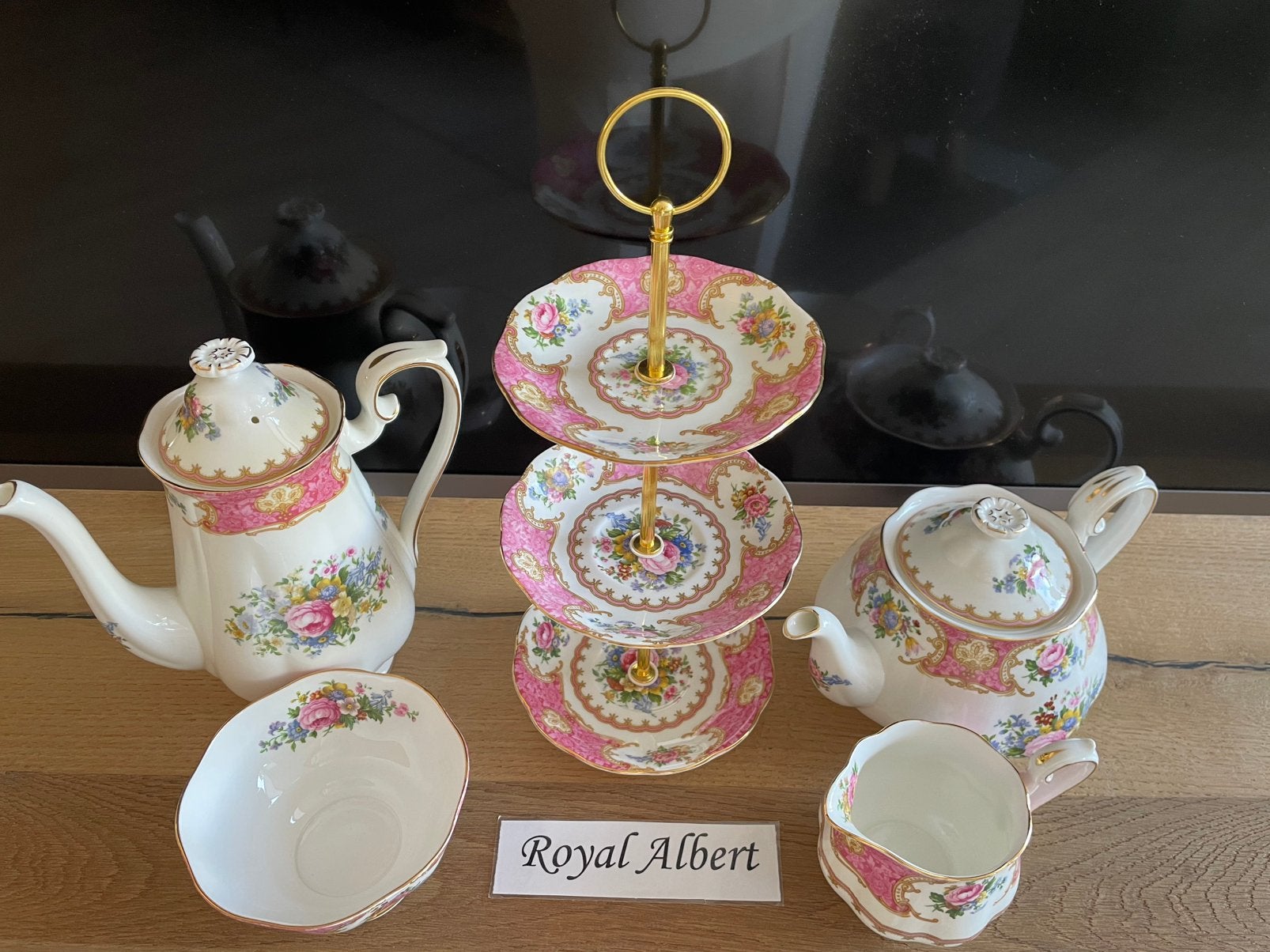 Royal Albert LADY CARLYLE, Ophalen, Zo goed als nieuw, Porselein, Kop en/of schotel