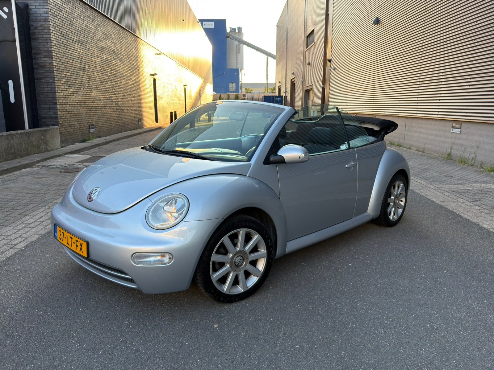 Volkswagen Beetle (Kever) 2.0 Cabriolet 2003 | Lage KM ! |, Voorwielaandrijving, Stof, 4 cilinders, 4 stoelen