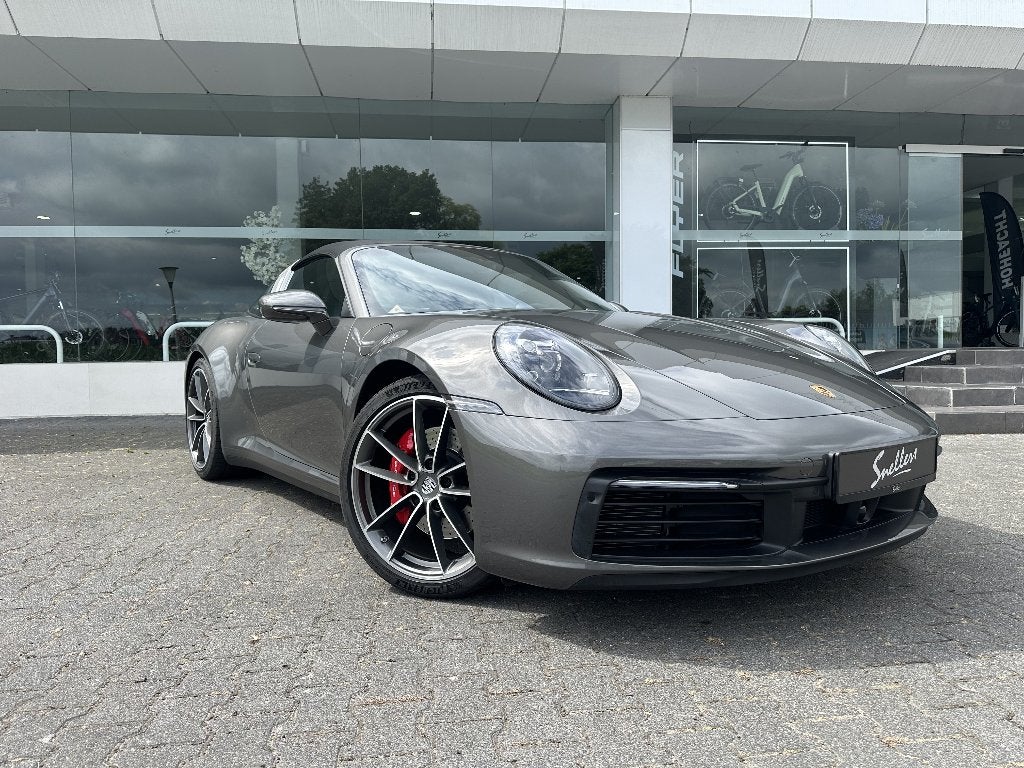 Porsche 911 992 Targa 4S 450PK 2023 Grijs, Auto's, Porsche, Automaat, Zwart, Cabriolet, Navigatiesysteem