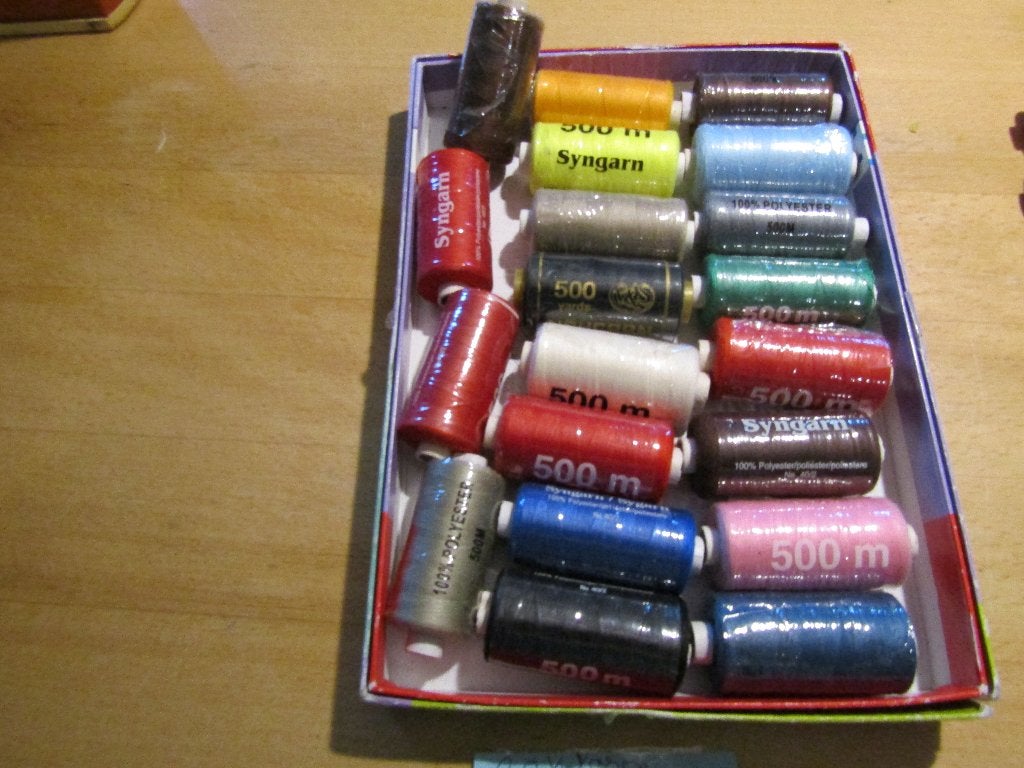 Party 1 .500 mtr allemaal in Seal .Polyester ., Ophalen, Nieuw, Garen of Naald(en)