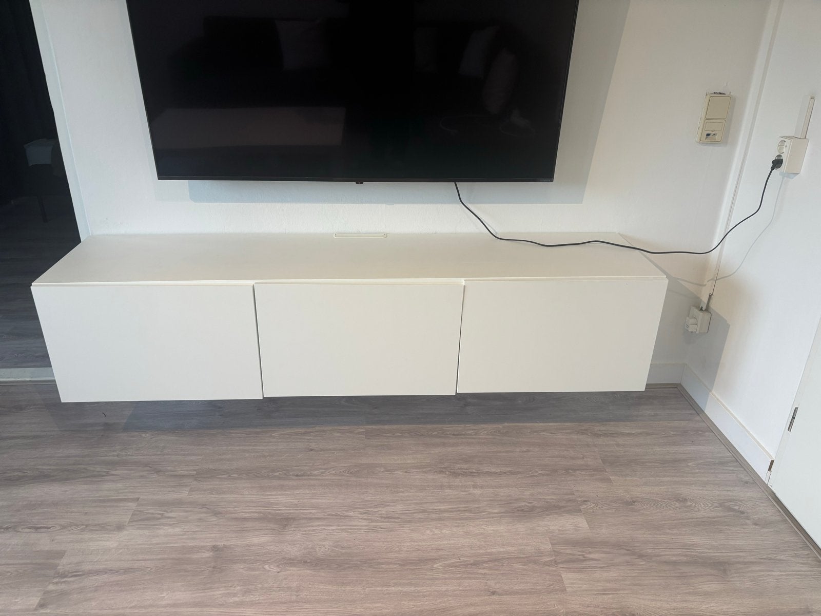 Ikea tv meubel met 3 deuren, Huis en Inrichting, Ophalen, Overige materialen, 150 tot 200 cm, Zo goed als nieuw