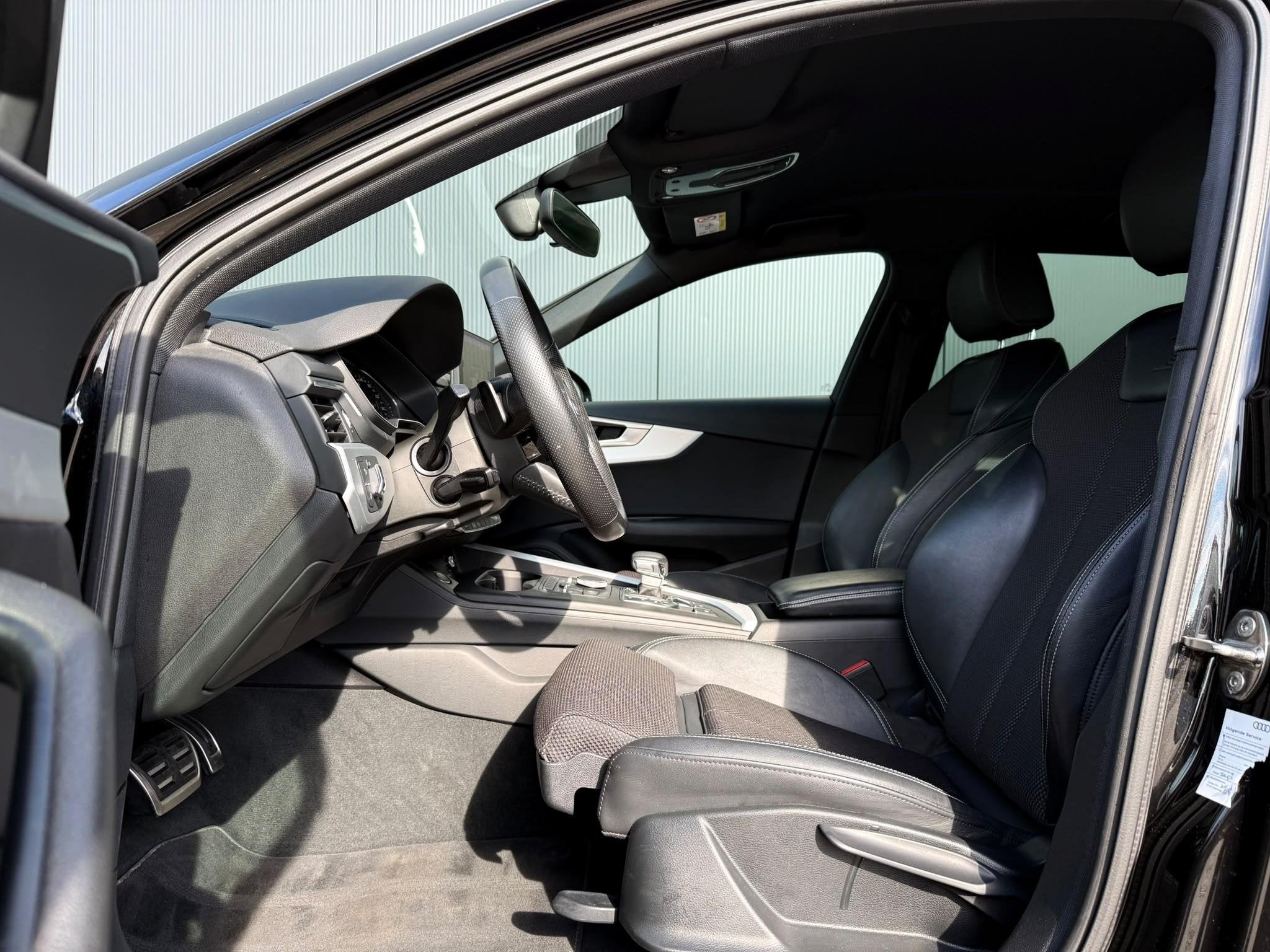 Foto 14 van Audi A4 Avant 1.4 TFSI Sport S line edition navi / 19 inch l