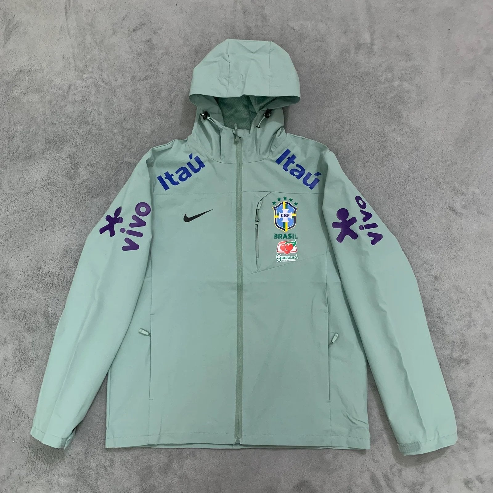 Nike Brasil CBF Voetbal Regenjas - Diverse Kleuren, Kleding | Heren, Jassen | Zomer, Ophalen of Verzenden, Nieuw, Overige maten