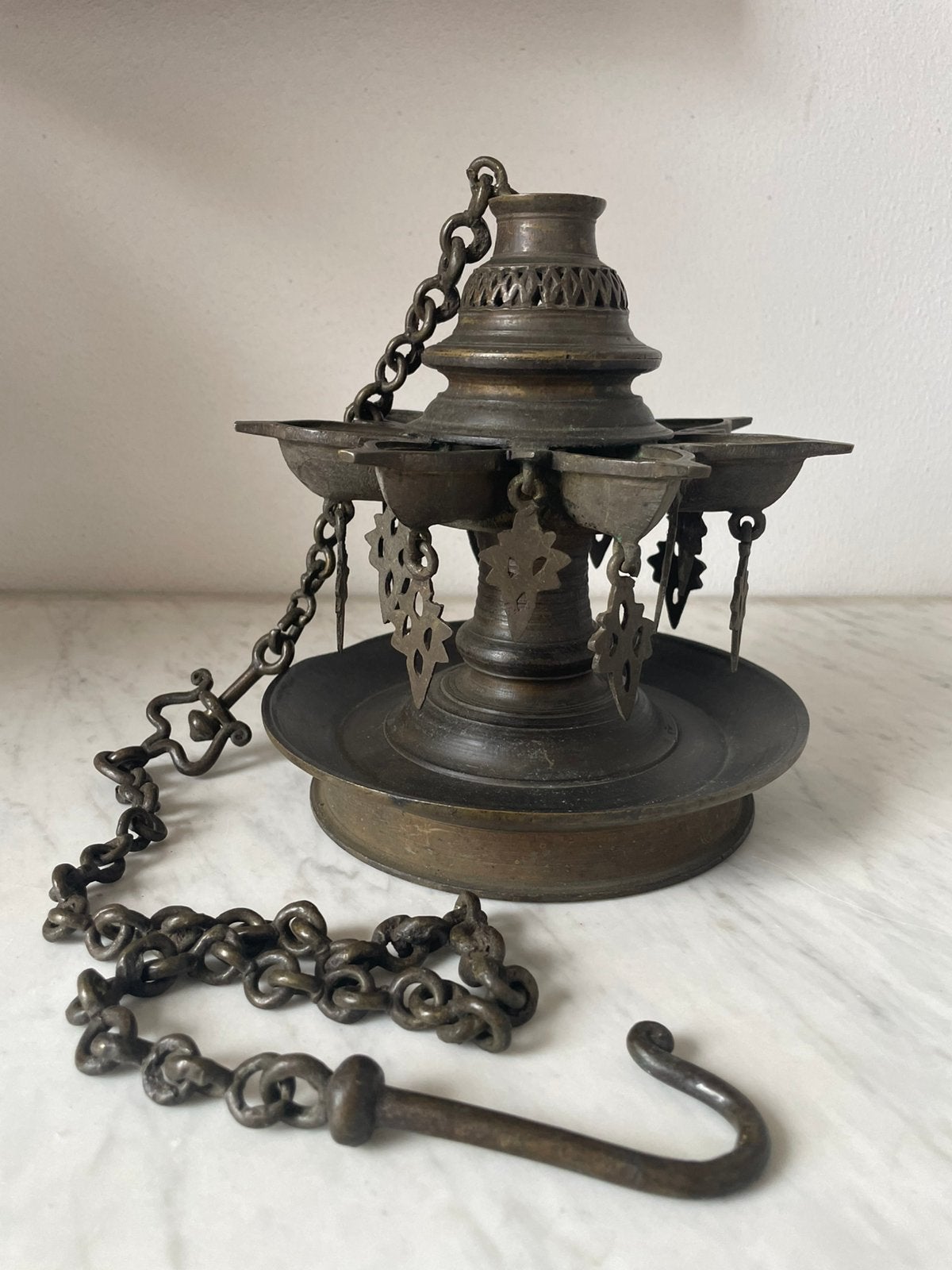 Gegoten bronzen olielamp, Sumatra 19e eeuw, patina, Antiek en Kunst, Verzenden