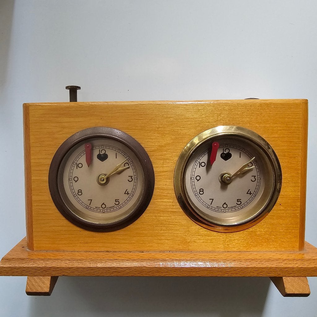 Vintage Olympia schaakklok en schaakstukken, Een of twee spelers, Ophalen of Verzenden, Gebruikt