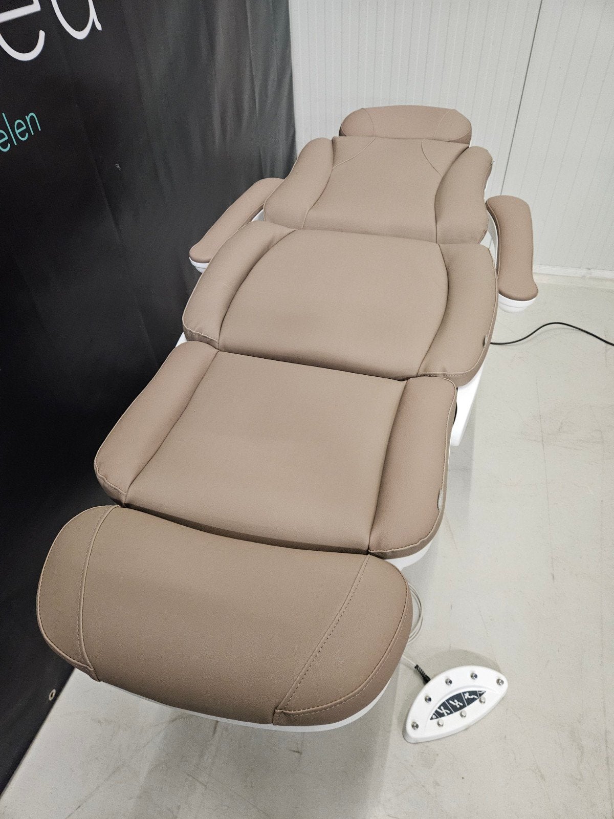 Elektrische behandelstoel of pedicurestoel Bentlon Gold ZGAN, Ophalen of Verzenden, Zo goed als nieuw, Massagestoel of Kussen