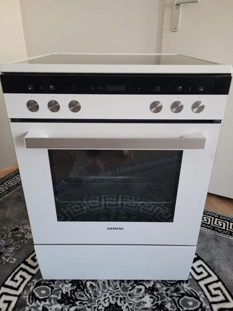 Keramisch fornuis, Witgoed en Apparatuur, Keramisch, Zo goed als nieuw, Vrijstaand, 85 tot 90 cm