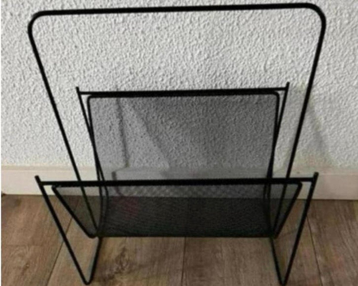 Vintage zwart metalen lectuurbak van Pilastro, Huis en Inrichting, Woonaccessoires | Krantenbakken en Lectuurbakken, Zo goed als nieuw