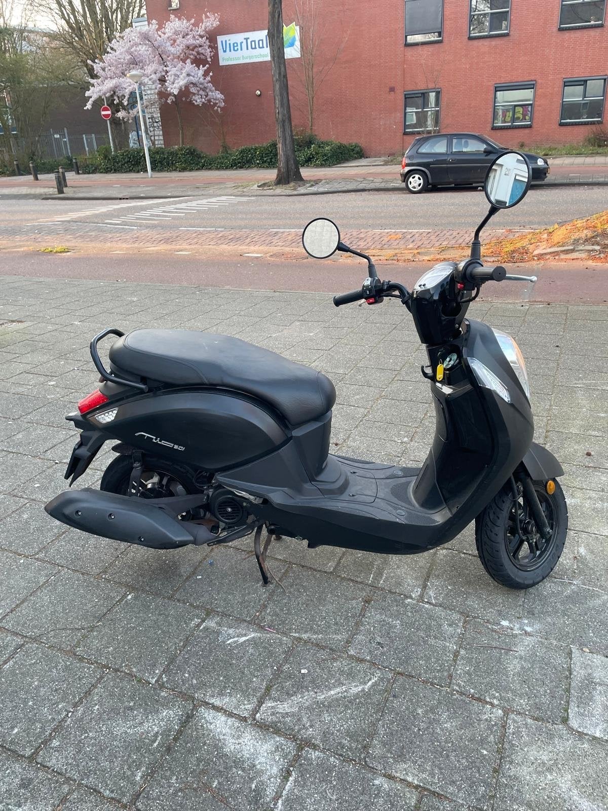 SYM Mio 50i | 2023 | Slechts 529 km | Nieuwprijs €2500, Ophalen, Maximaal 45 km/u, Zo goed als nieuw, 50 cc