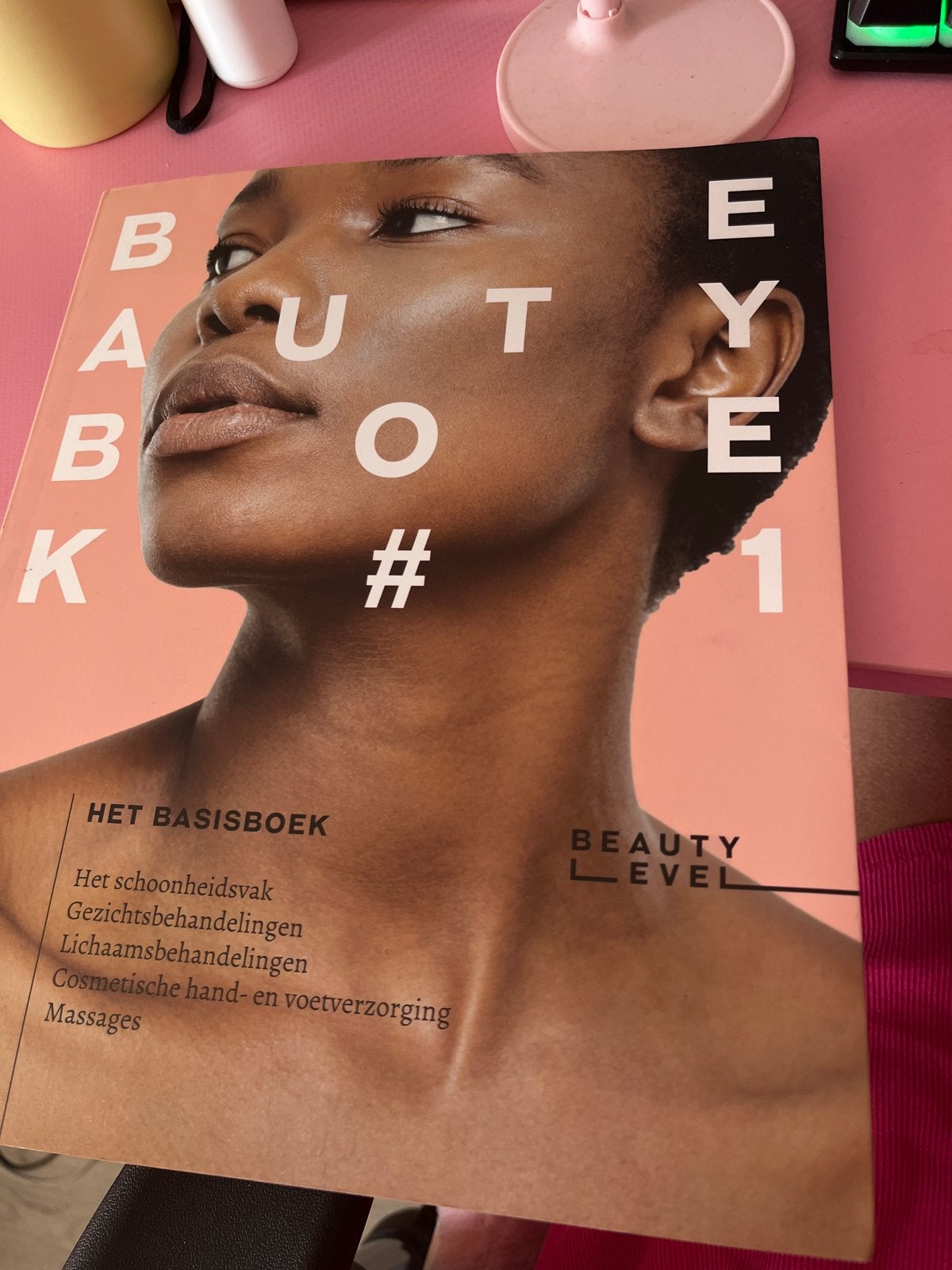 Beauty Boek 1: Basisboek Schoonheidsspecialiste Opleiding, Ophalen, Gelezen, MBO