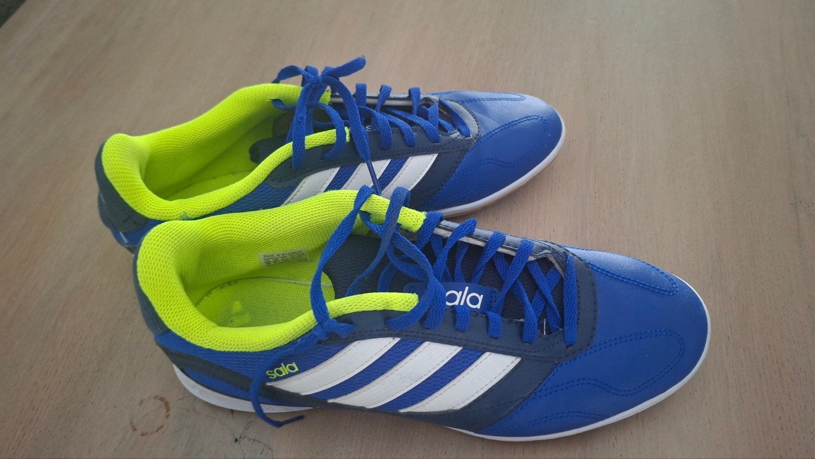 Adidas Sala zaalschoenen maat 44 - Zo goed als nieuw, Ophalen of Verzenden