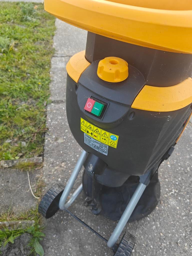 Stiga Bio Master 2200 Hakselaar Takkenversnipperaar, Tuin en Terras, Hakselaars, Stiga, Ophalen of Verzenden, Zo goed als nieuw