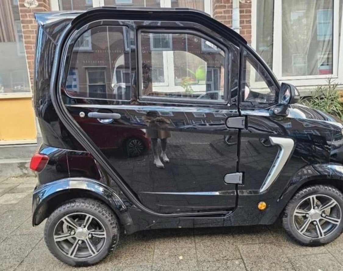 Zwarte overdekte scootmobiel 45km, Zo goed als nieuw, 16 km/u of meer, 46 km of meer, Ophalen