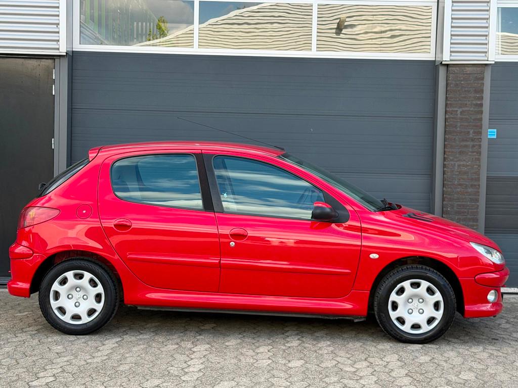Peugeot 206 1.4 Forever 5drs AIRCO APK NAP BOEKJES, Auto's, Voorwielaandrijving, Stof, 4 cilinders, Origineel Nederlands