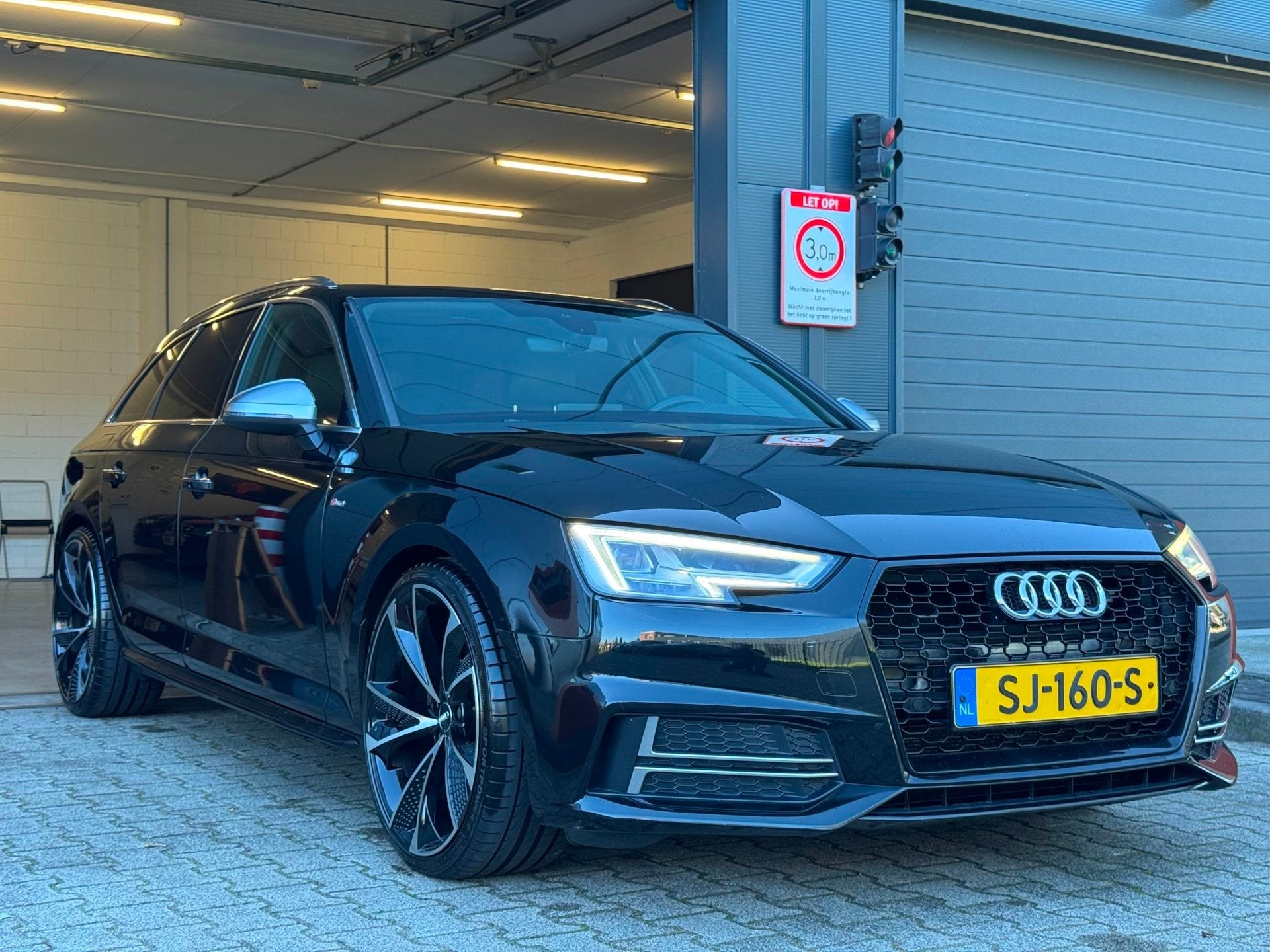 Audi A4 Avant S-LINE / NAP ! / PANO / CRUISE / CLIMATE / FLI, Auto's, Gebruikt, 4 cilinders, Zwart, Origineel Nederlands