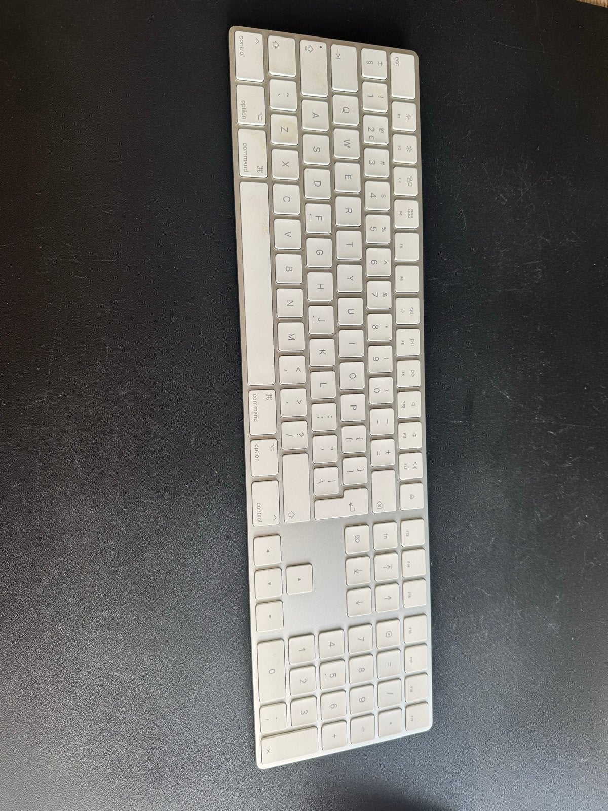 Apple Magic Keyboard A1843 - Draadloos met numeriek deel, Computers en Software, Toetsenborden, Ophalen, Gebruikt, Draadloos, Qwerty