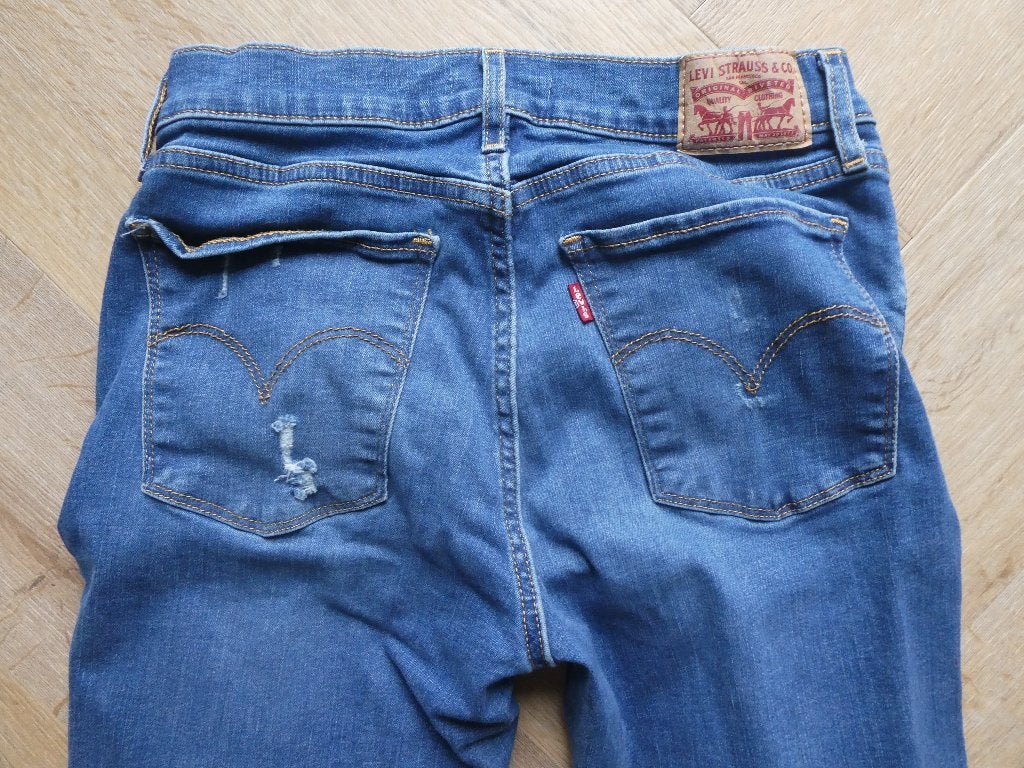 Levi 710 Super Skinny spijkerbroek maat 29-32, Kleding | Dames, Blauw, Ophalen of Verzenden, Zo goed als nieuw, W28 - W29 (confectie 36)