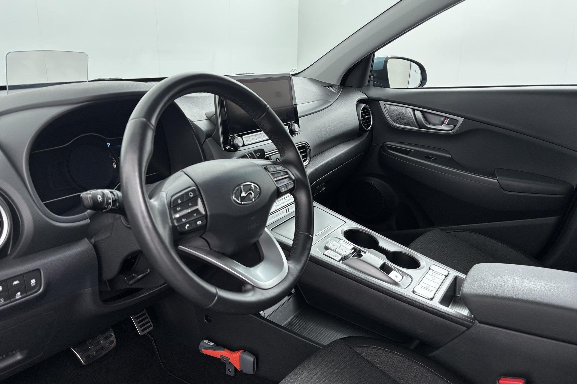 Hyundai Kona EV Fashion 64 kWh Volledig elektrisch met een v, Auto's, Stof, Gebruikt, Blauw, Origineel Nederlands