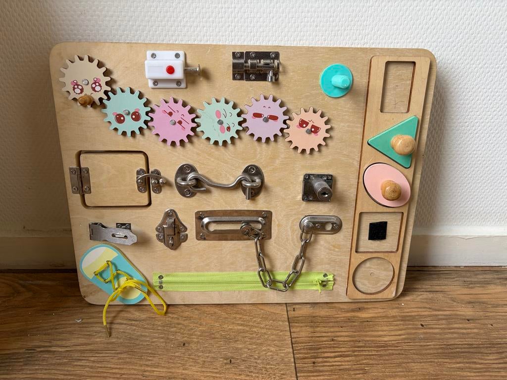 Houten activiteitenbord voor kinderen, Ophalen, Gebruikt