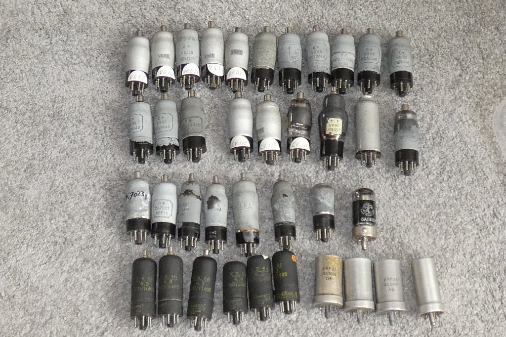 38 radiobuizen UK o.a. VR65, VR56, CV118, VR99, VR54, ZA7023, Verzenden