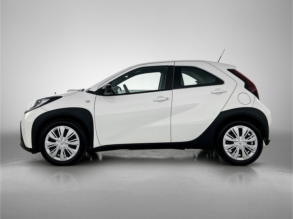 Toyota Aygo X 1.0 VVT-i MT Play | Achteruitrijcamera | Cruis, 12 maanden, Stof, Gebruikt, 920 kg